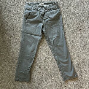 LOFT grey cropped pants. Size 4P.
